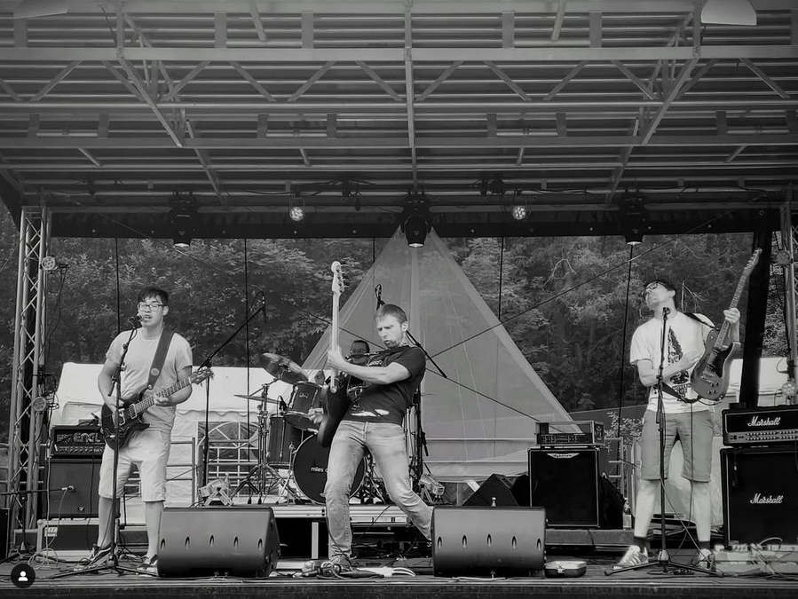 MILES OF HOPE live in WORBIS